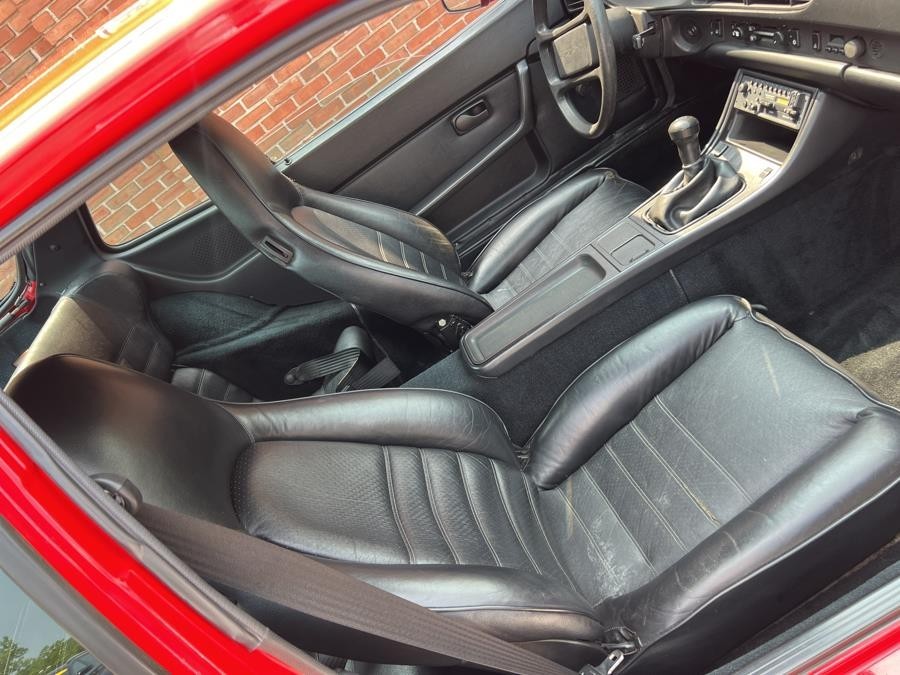 Porsche-944-1985-Coupe-32