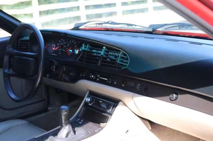 Porsche-944-1986-Garnet-Red-Metallic-Light-Gray-Leather-1