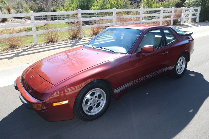 Porsche-944-1986-Garnet-Red-Metallic-Light-Gray-Leather-10
