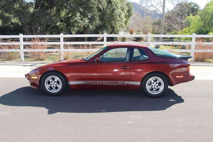 Porsche-944-1986-Garnet-Red-Metallic-Light-Gray-Leather-11