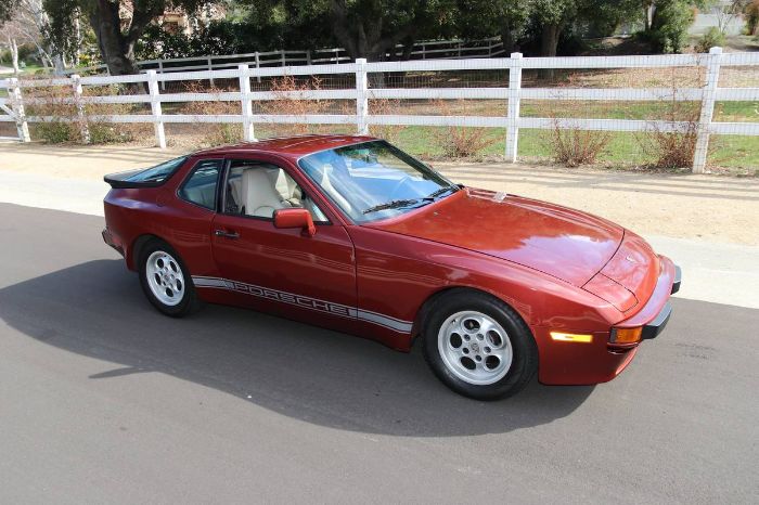 Porsche-944-1986-Garnet-Red-Metallic-Light-Gray-Leather-12