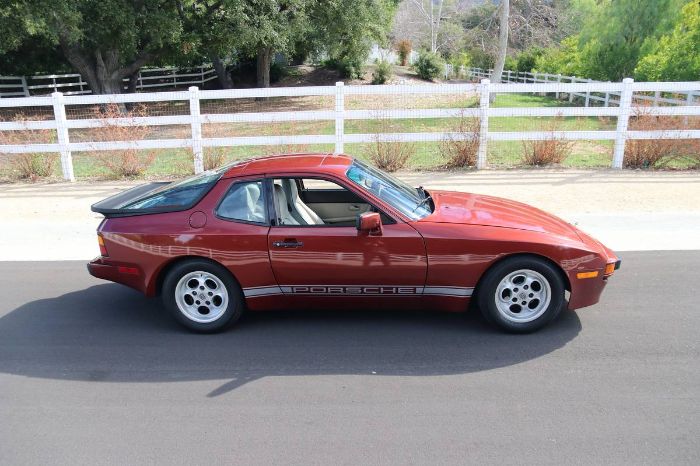 Porsche-944-1986-Garnet-Red-Metallic-Light-Gray-Leather-14