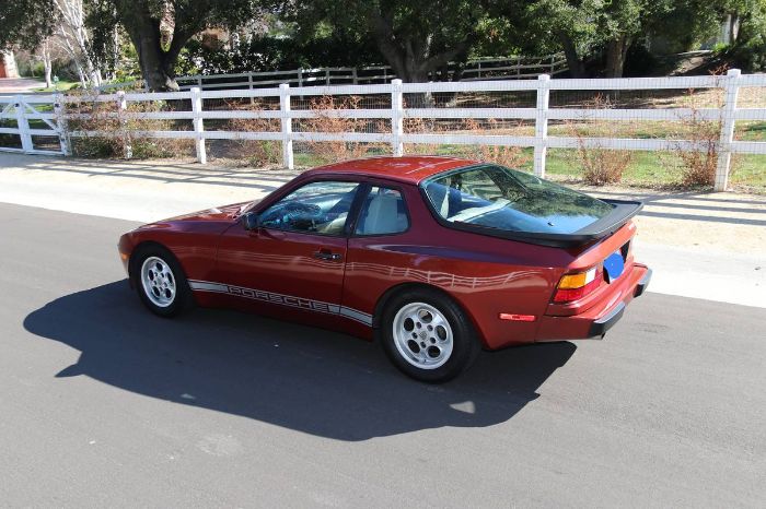 Porsche-944-1986-Garnet-Red-Metallic-Light-Gray-Leather-15