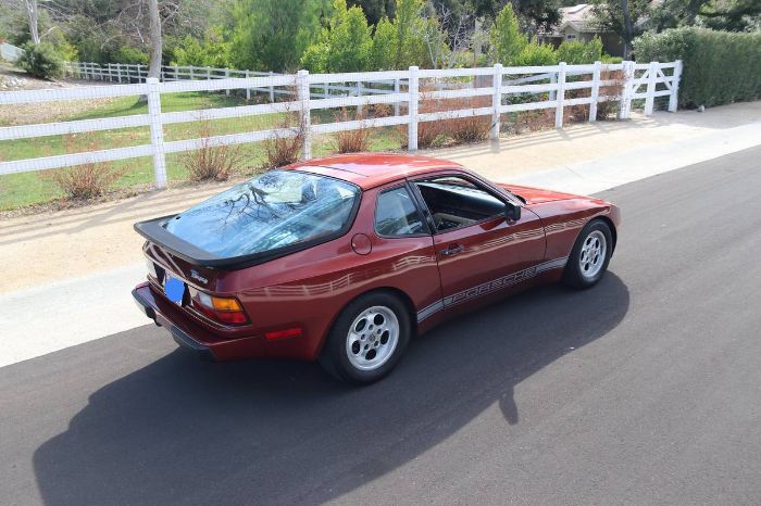 Porsche-944-1986-Garnet-Red-Metallic-Light-Gray-Leather-17
