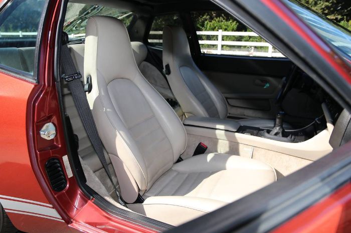 Porsche-944-1986-Garnet-Red-Metallic-Light-Gray-Leather-2