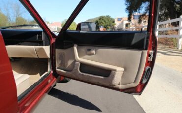 Porsche-944-1986-Garnet-Red-Metallic-Light-Gray-Leather-23
