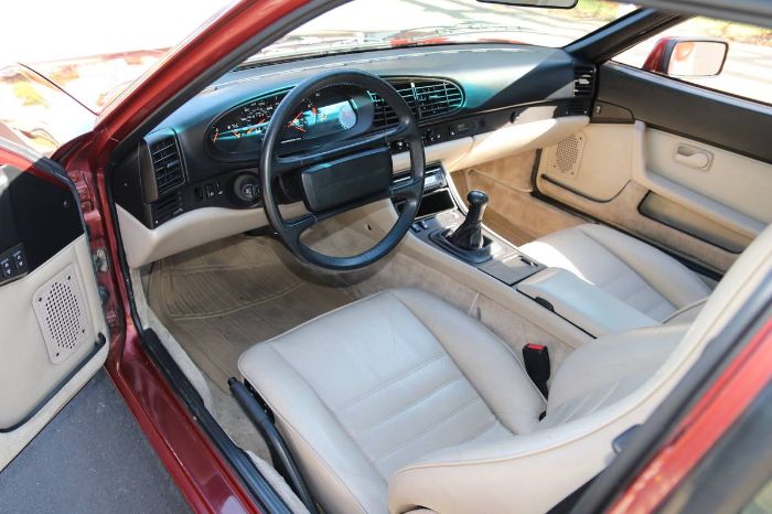 Porsche-944-1986-Garnet-Red-Metallic-Light-Gray-Leather-7