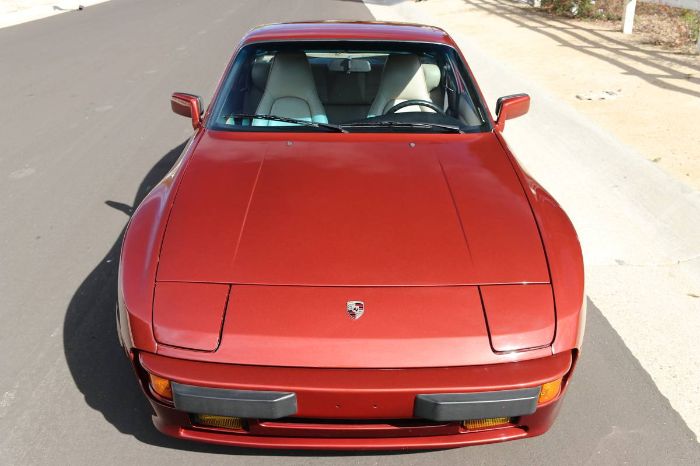 Porsche-944-1986-Garnet-Red-Metallic-Light-Gray-Leather-8