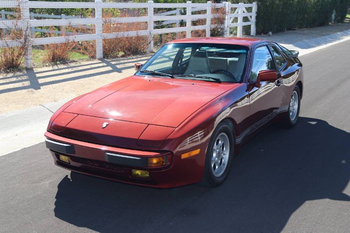 Porsche-944-1986-Garnet-Red-Metallic-Light-Gray-Leather-9