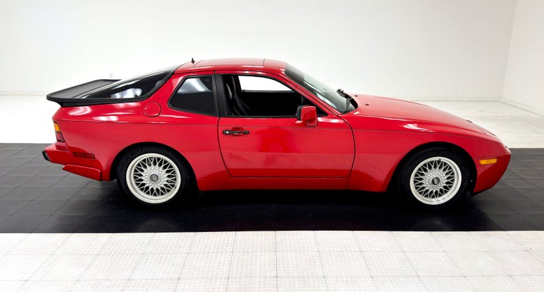 Porsche-944-1986-Guards-Red-Black-27