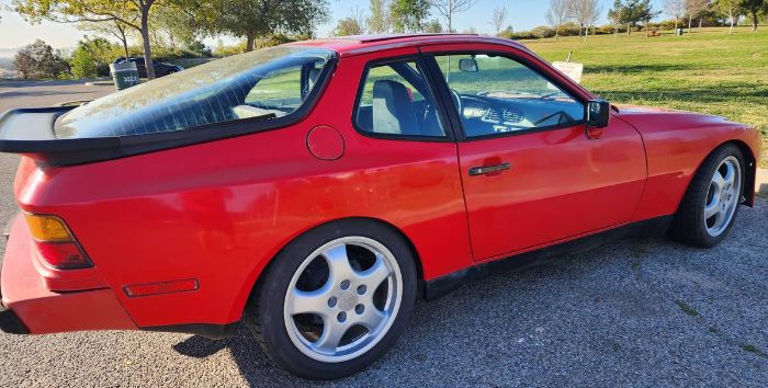 Porsche-944-1986-Red-13
