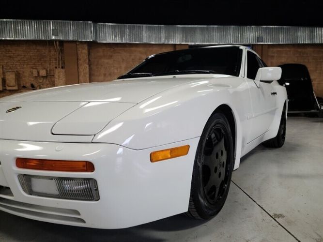 Porsche-944-1987-White-Burgundy-10