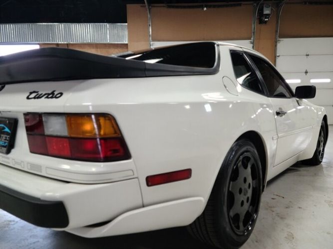 Porsche-944-1987-White-Burgundy-17