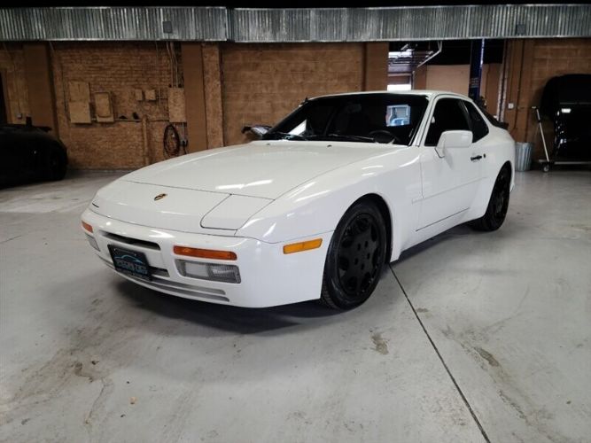Porsche-944-1987-White-Burgundy-18
