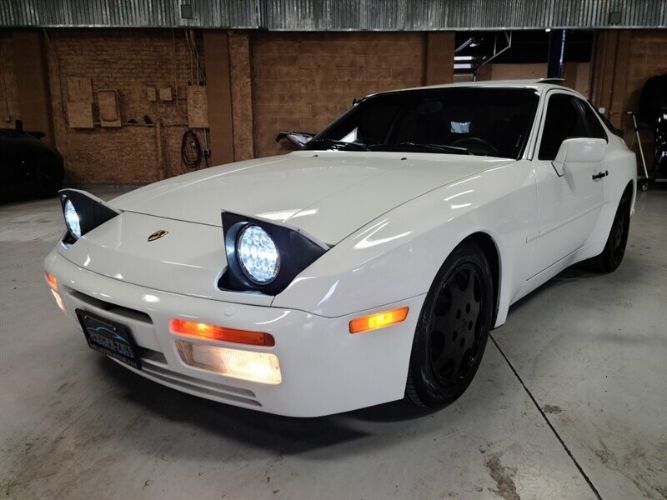 Porsche-944-1987-White-Burgundy-25