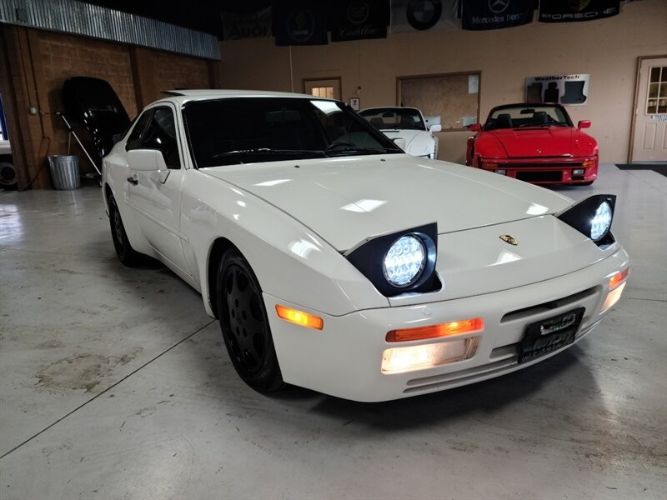 Porsche-944-1987-White-Burgundy-27
