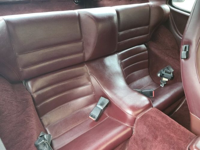 Porsche-944-1987-White-Burgundy-3