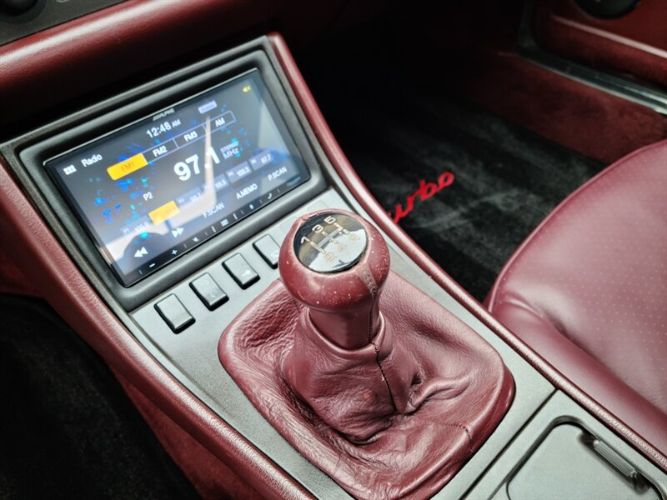 Porsche-944-1987-White-Burgundy-32