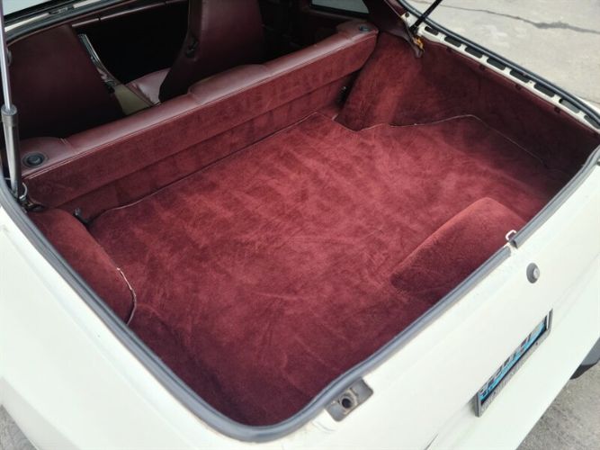 Porsche-944-1987-White-Burgundy-38