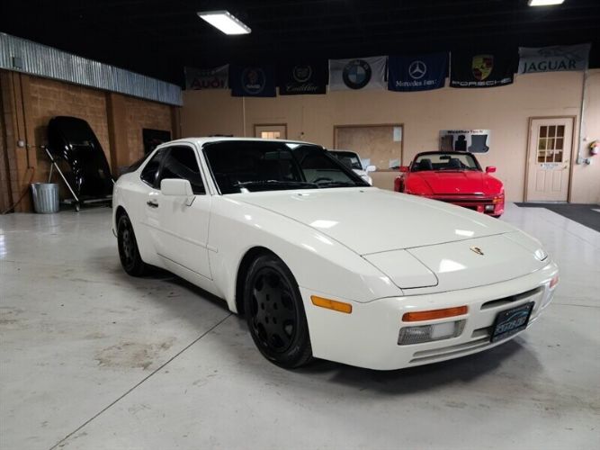 Porsche-944-1987-White-Burgundy-42