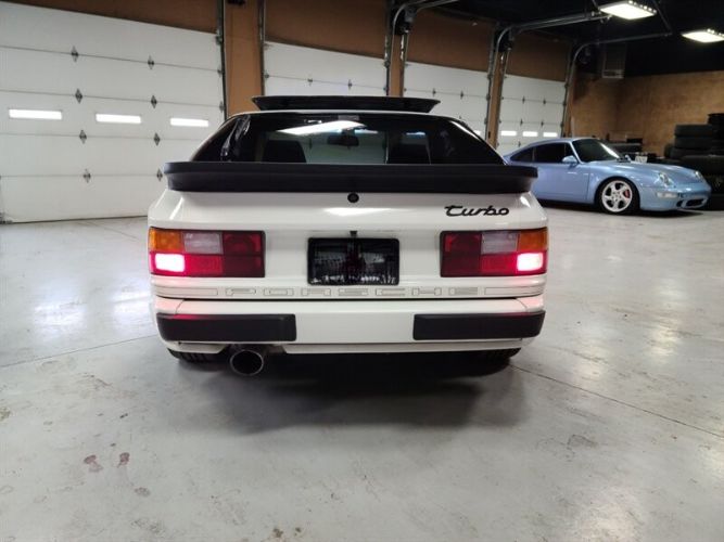 Porsche-944-1987-White-Burgundy-43