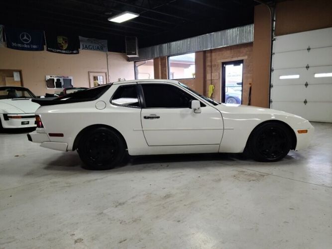 Porsche-944-1987-White-Burgundy-7