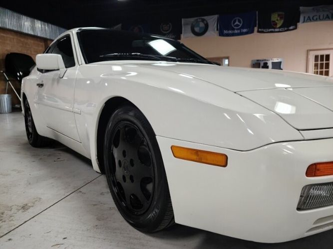 Porsche-944-1987-White-Burgundy-8