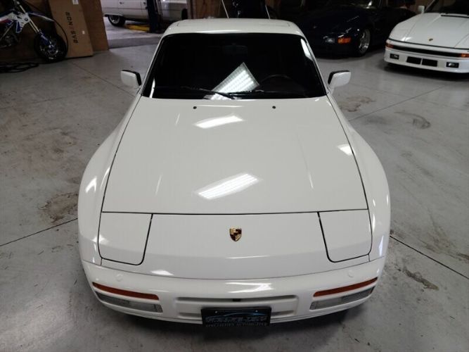 Porsche-944-1987-White-Burgundy-9