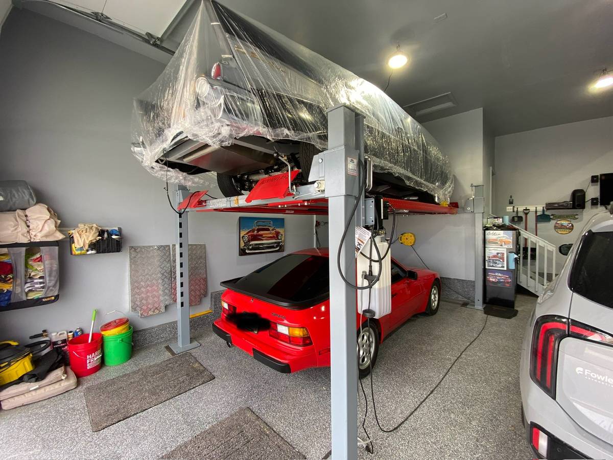 Porsche-944-1988-red-15