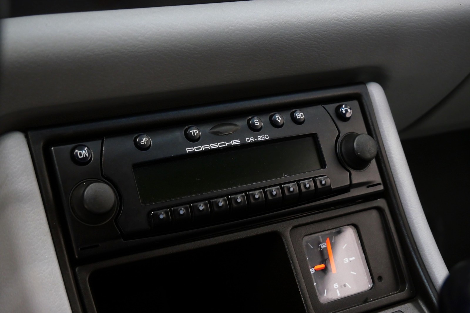 Porsche-968-1995-Coupe-15