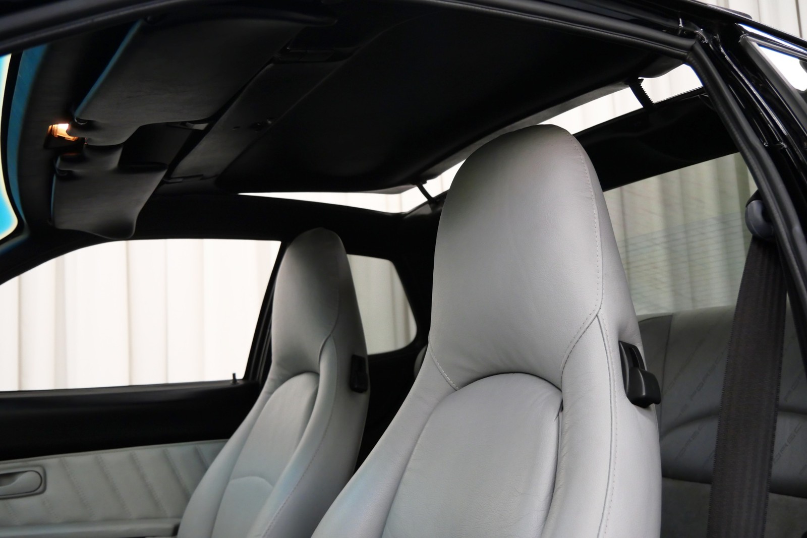 Porsche-968-1995-Coupe-16