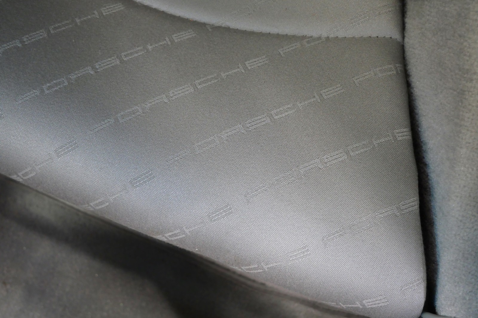 Porsche-968-1995-Coupe-28