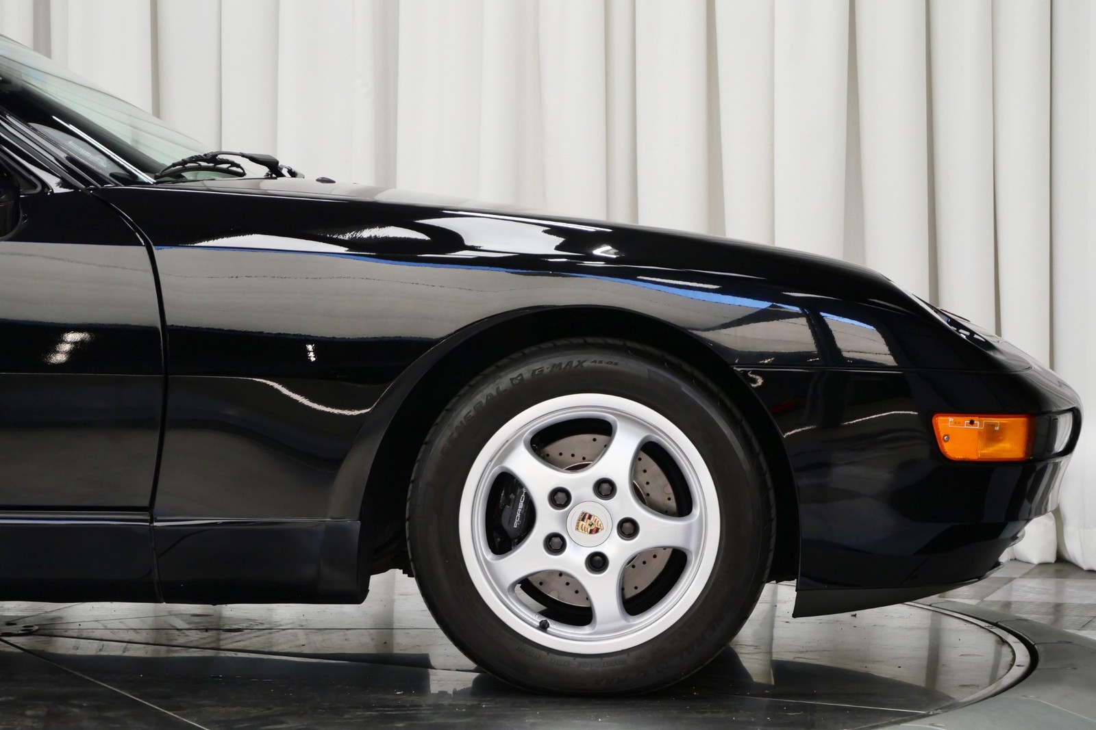 Porsche-968-1995-Coupe-33
