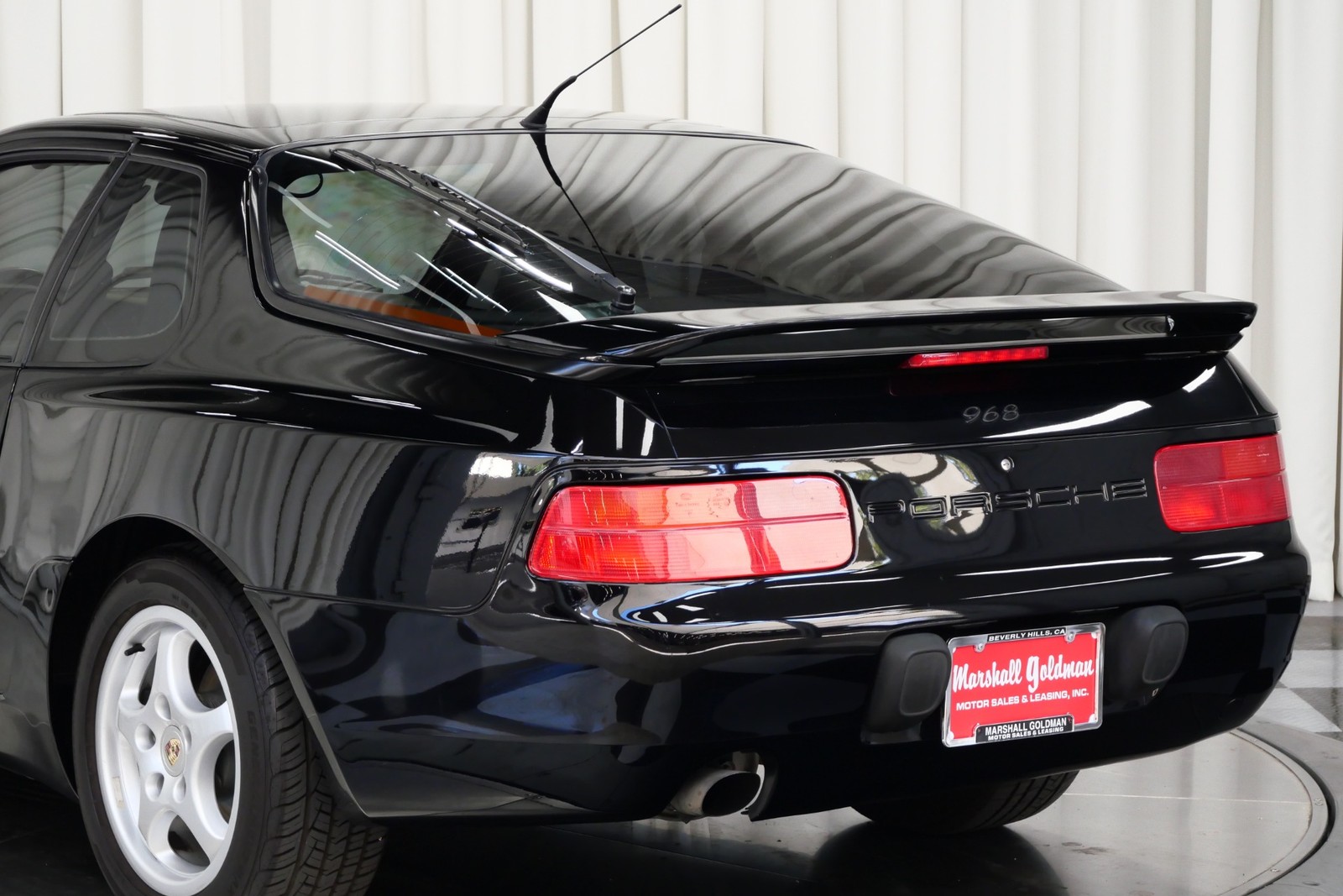 Porsche-968-1995-Coupe-38