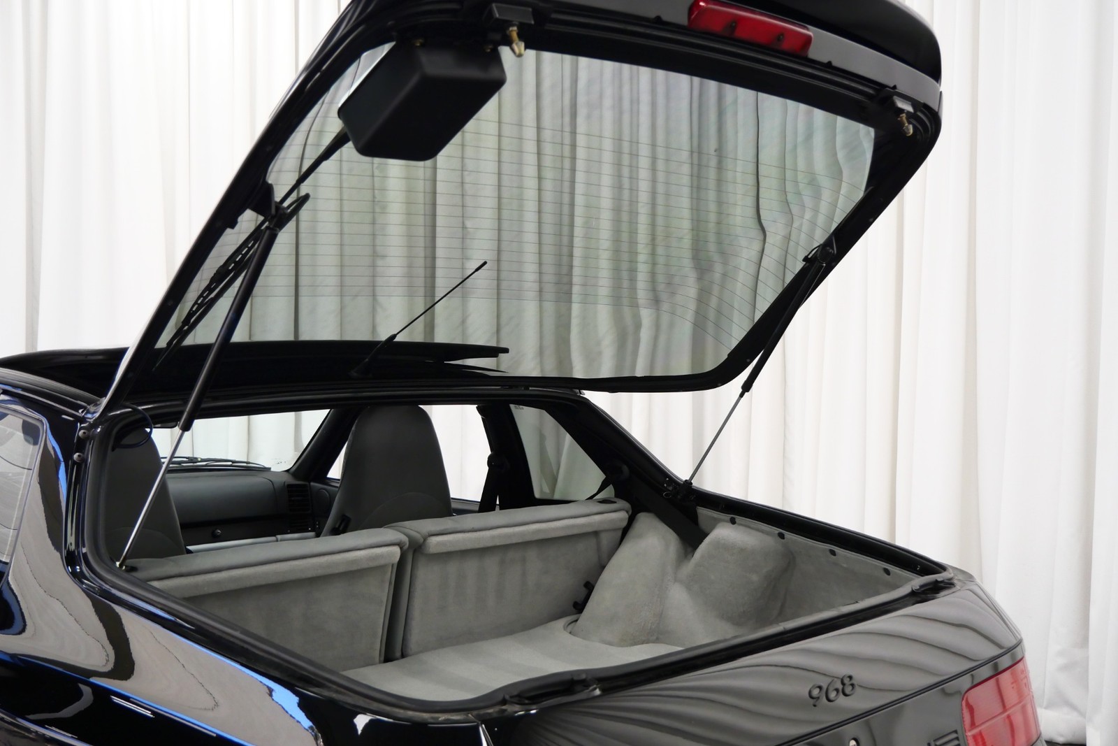 Porsche-968-1995-Coupe-39