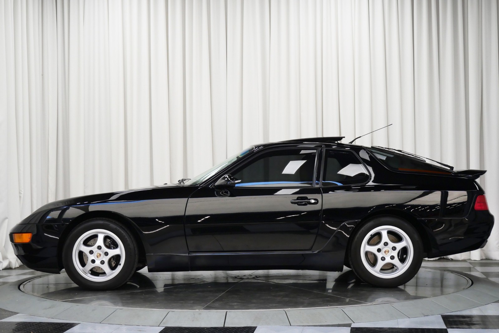 Porsche-968-1995-Coupe-4