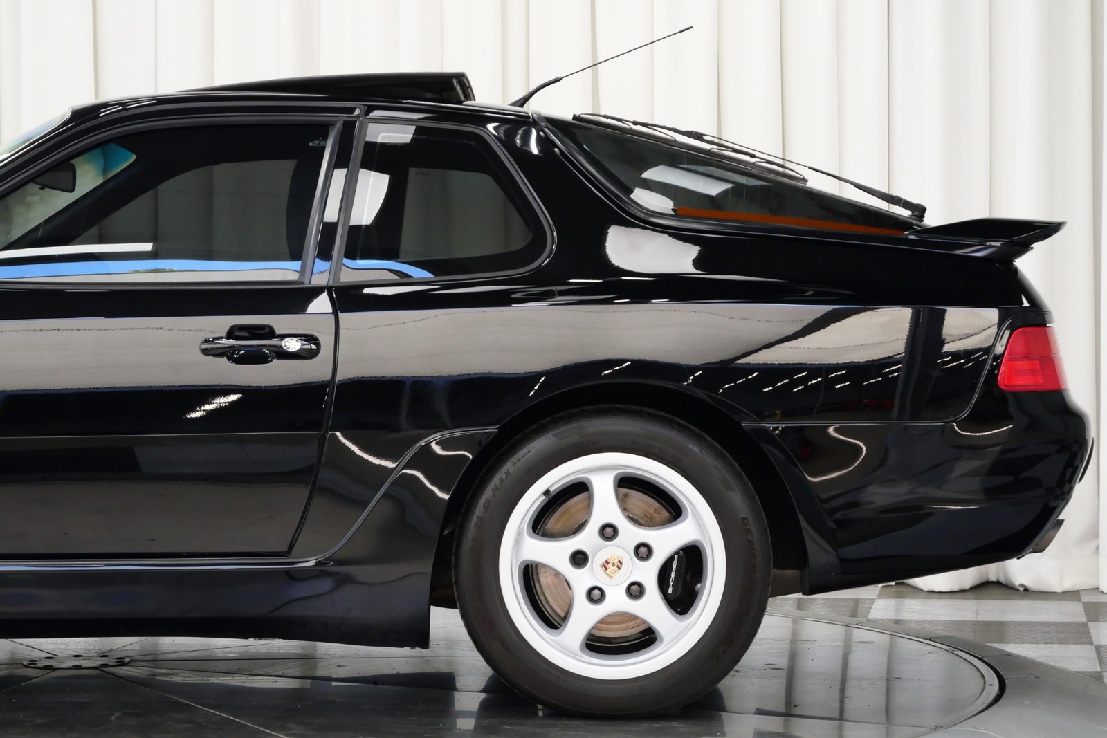 Porsche-968-1995-Coupe-9