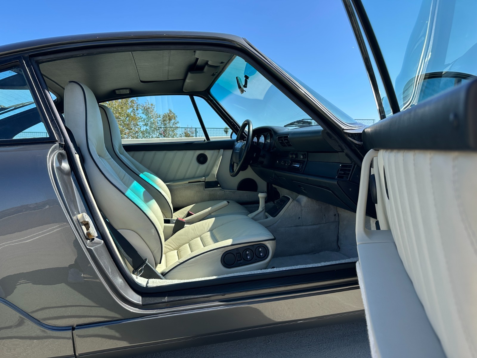Porsche-Carrera-2-964-Manual-Coupe-1991-Coupe-12