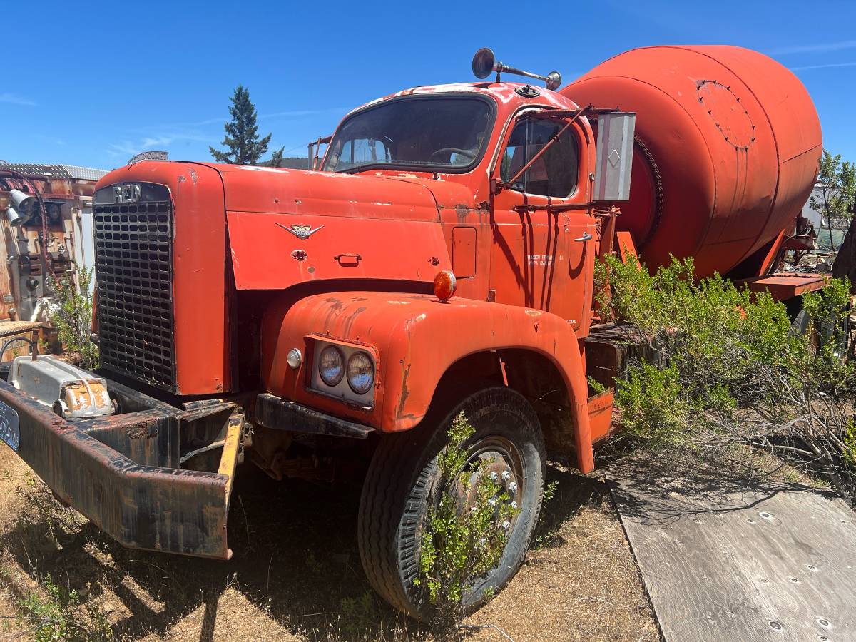 Reo-diesel-1963-red-2
