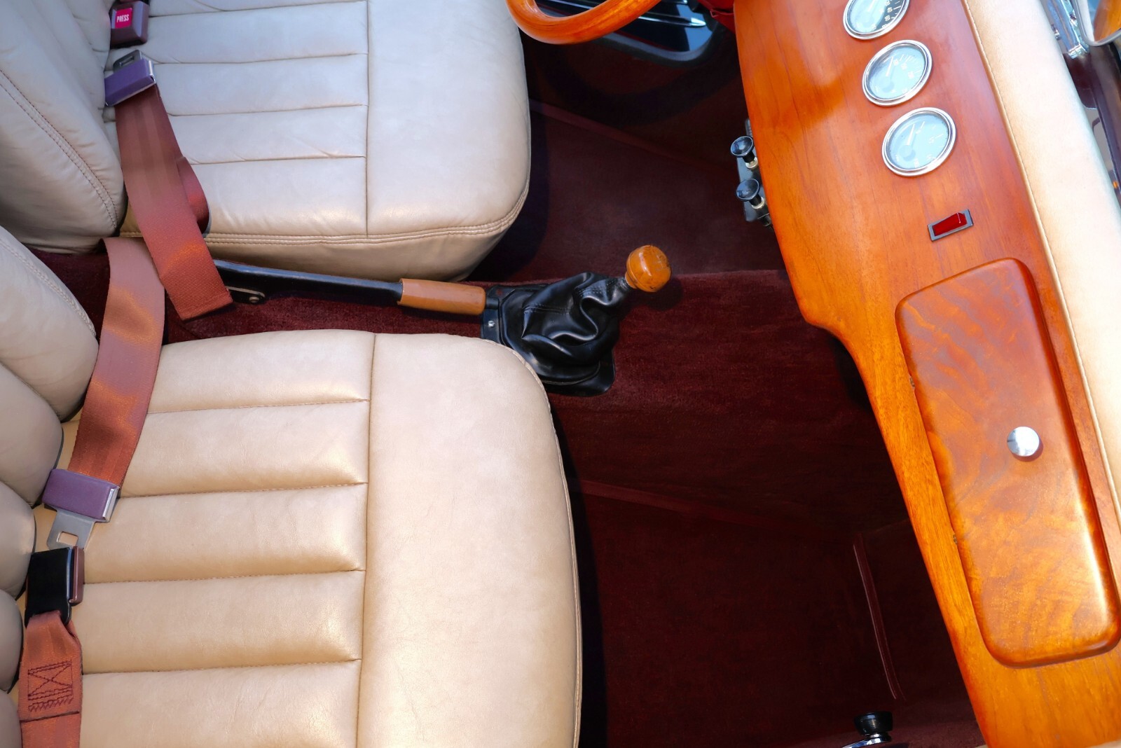 ReplicaKit-Makes-Mercedes-500K-Marlene-1936-Convertible-10