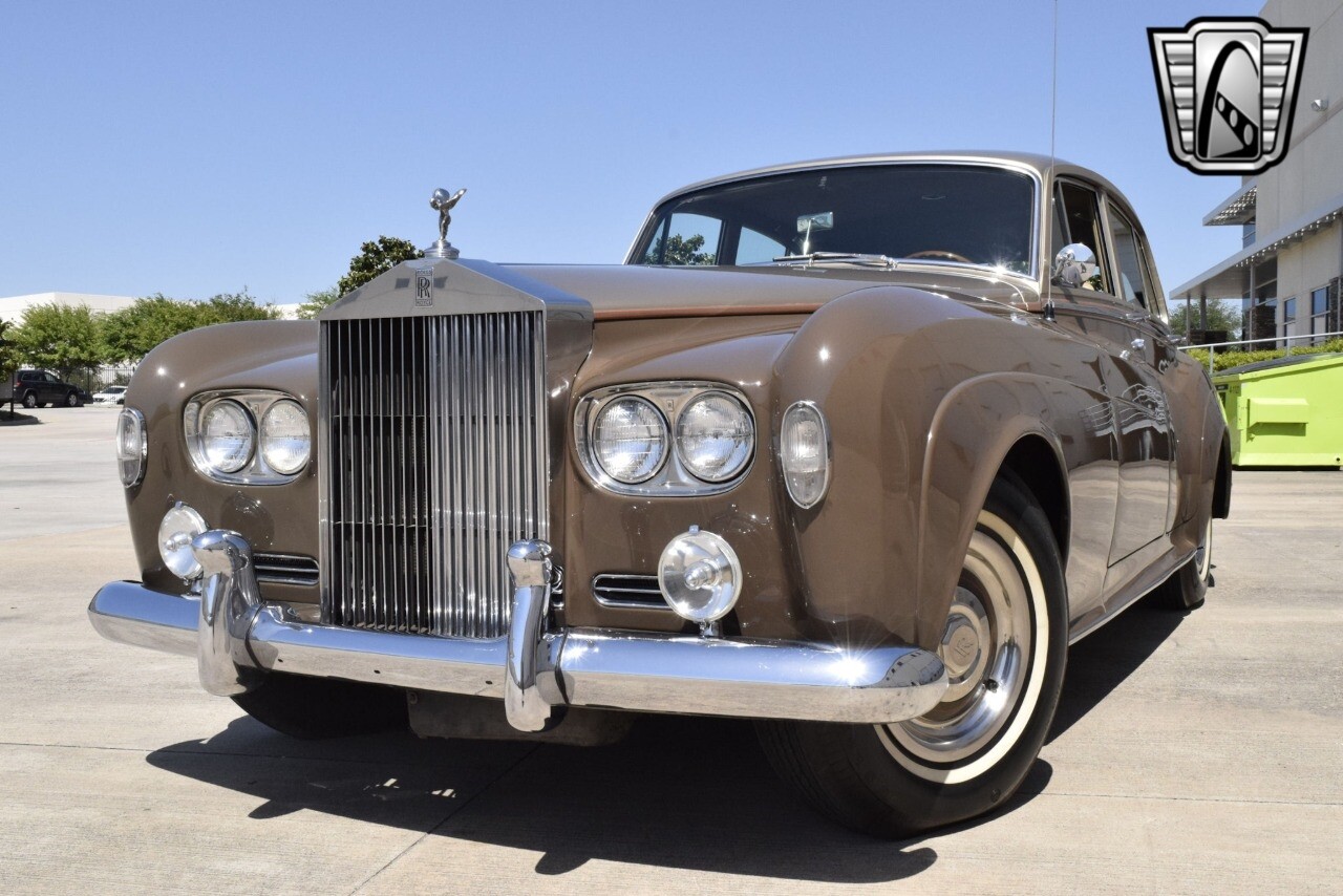 Rolls-Royce-Silver-Cloud-1965-sedan-31