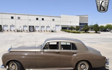 Rolls-Royce-Silver-Cloud-1965-sedan-33