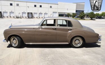 Rolls-Royce-Silver-Cloud-1965-sedan-34