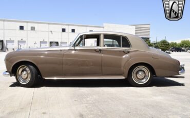 Rolls-Royce-Silver-Cloud-1965-sedan-35