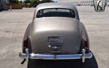 Rolls-Royce-Silver-Cloud-1965-sedan-39