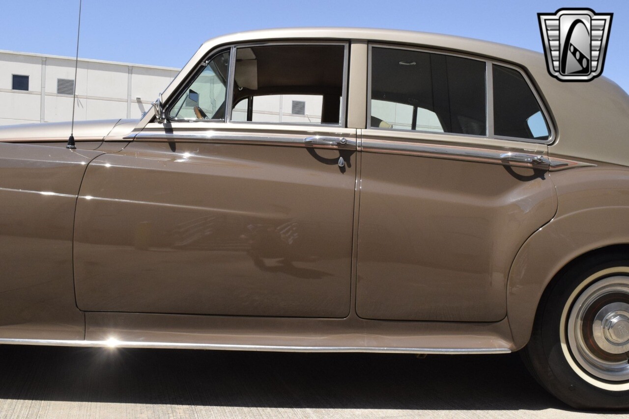 Rolls-Royce-Silver-Cloud-1965-sedan-7