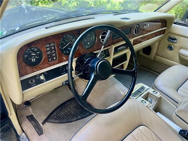 Rolls-Royce-Silver-SpiritSpurDawn-1983-17