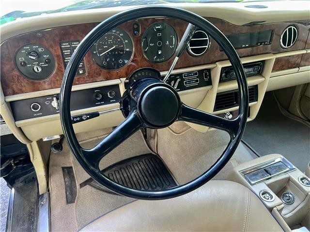 Rolls-Royce-Silver-SpiritSpurDawn-1983-18