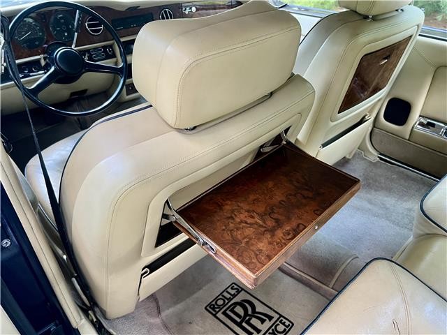 Rolls-Royce-Silver-SpiritSpurDawn-1983-23