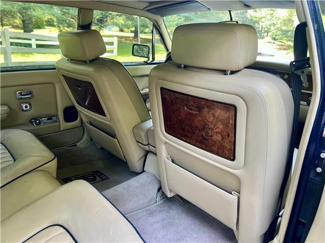 Rolls-Royce-Silver-SpiritSpurDawn-1983-30
